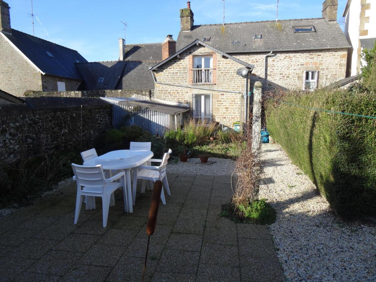 Charming French Cottage-Gite In The Heart Of Quiet Gorron 외부 사진